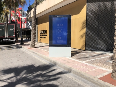 Mupi publicitario de 176x120 cm en Marbella, Málaga