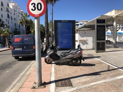 Mupi publicitario de 176x120 cm en Marbella, Málaga