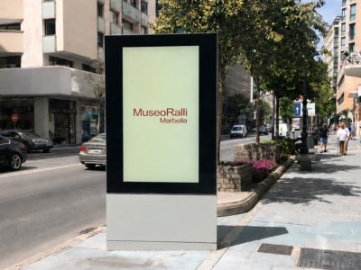 Digital Advertising mupi of 95x165 cm in Marbella, Málaga