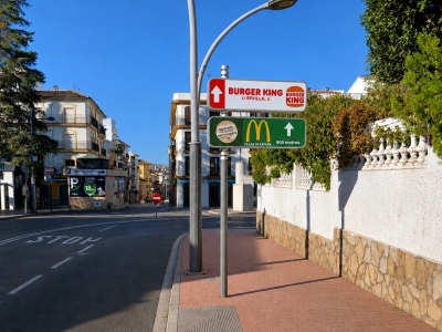 Poste publicitario de 150x50 cm en Ronda, Málaga