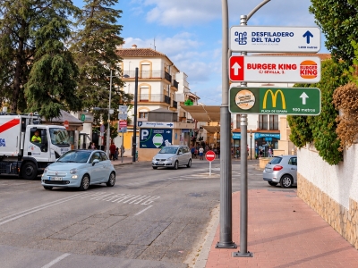 Poste publicitario de 150x50 cm en Ronda, Málaga