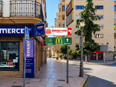 Poste publicitario de 150x50 cm en Ronda, Málaga