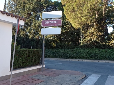 Poste publicitario de 150x50 cm en Ronda, Málaga