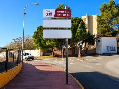 Poste publicitario de 150x50 cm en Ronda, Málaga