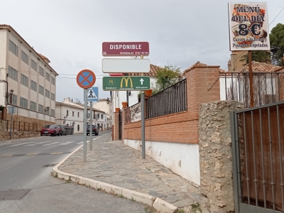 Poste publicitario de 150x50 cm en Ronda, Málaga