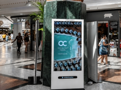 Mupi publicitario digital de 176x120 cm en Marbella, Málaga