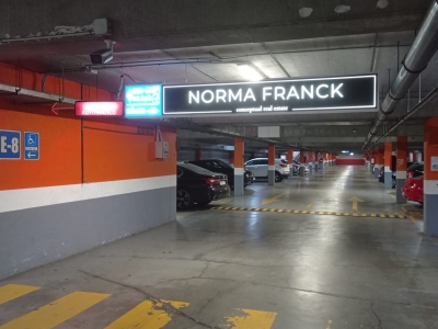 Luminoso parking de 250x40 cm en Estepona, Málaga