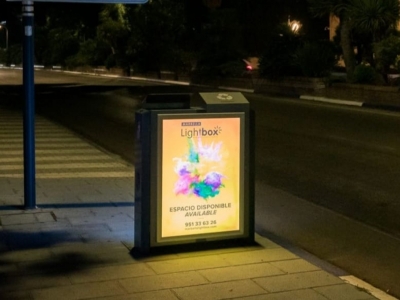 Papelera publicitaria de 100x70 cm en Marbella, Málaga