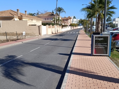 Papelera publicitaria de 100x70 cm en Marbella, Málaga