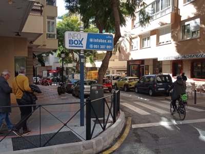 Poste publicitario de 150x50 cm en Marbella, Málaga