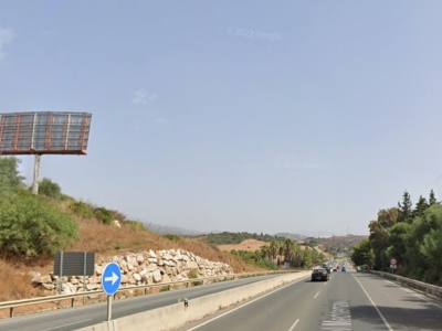 Monoposte publicitario de 12x5 m en Estepona, Málaga