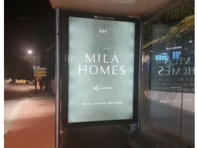 Marquesina publicitaria de 120x175 cm en Marbella, Málaga