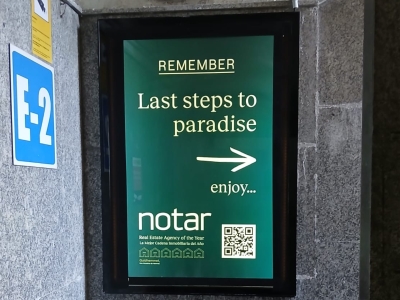 Luminoso publicitario de 75x110 cm en Estepona, Málaga