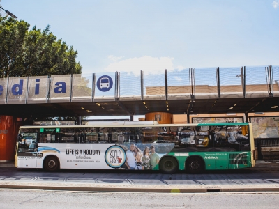 Autobus publicitario de Urban Simple en Torremolinos, Málaga