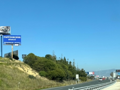 Monoposte publicitario de 12x5 m en Torremolinos, Málaga