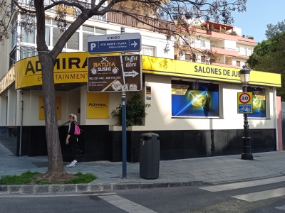 Poste publicitario de 150x50 cm en Marbella, Málaga