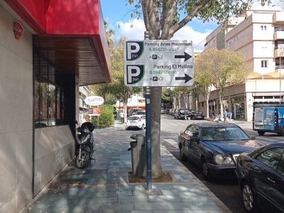 Poste publicitario de 150x50 cm en Marbella, Málaga