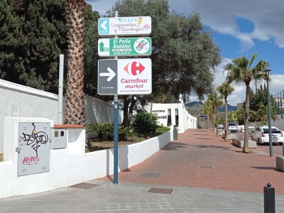 Poste publicitario de 150x50 cm en Marbella, Málaga