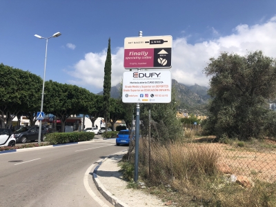 Poste publicitario de 150x50 cm en Marbella, Málaga