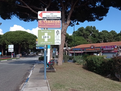 Poste publicitario de 150x50 cm en Marbella, Málaga