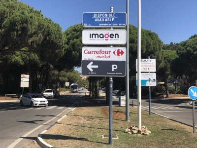 Poste publicitario de 150x50 cm en Marbella, Málaga