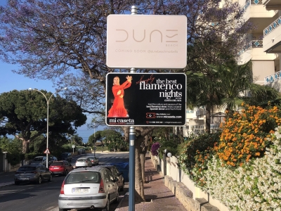Poste publicitario de 150x100 cm en Marbella, Málaga