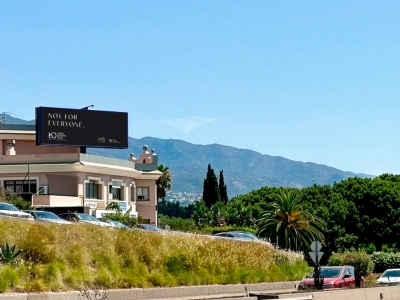 Valla publicitaria digital de 8x3 m en Marbella, Málaga