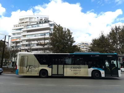 Autobus publicitario de Urban Simple en Mijas, Málaga