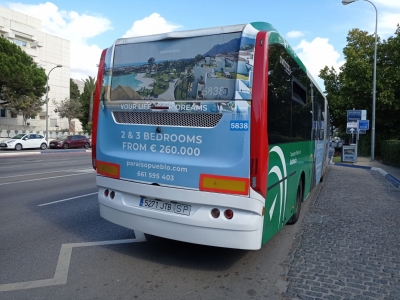Autobus publicitario de Gran lateral + Simple en Marbella, Málaga