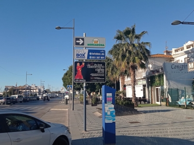 Poste publicitario de 150x50 cm en San Pedro de Alcántara, Málaga