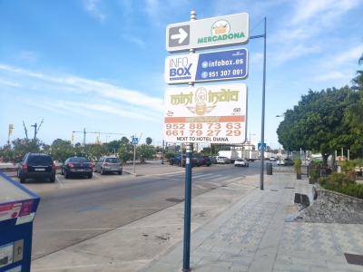 Poste publicitario de 150x50 cm en Marbella, Málaga