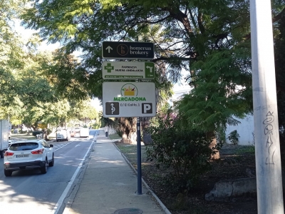 Poste publicitario de 150x50 cm en Marbella, Málaga