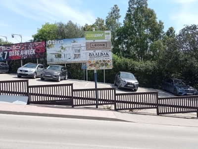 Poste publicitario de 150x50 cm en Marbella, Málaga
