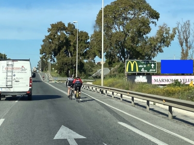 Valla publicitaria de 8x3 m en Estepona, Málaga