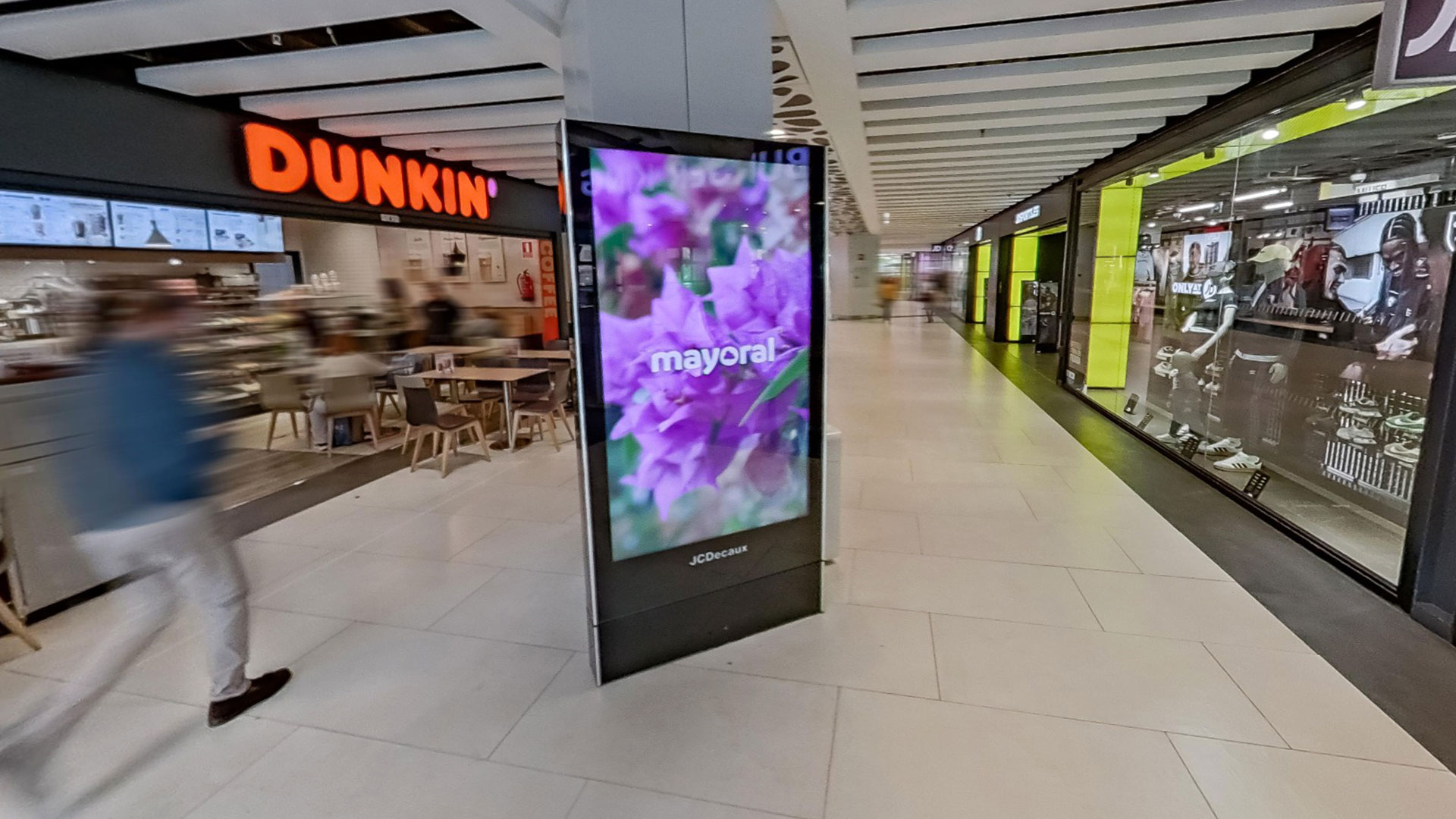 Digital screen in San Pedro de Alcántara, Pablo Picasso roundabout