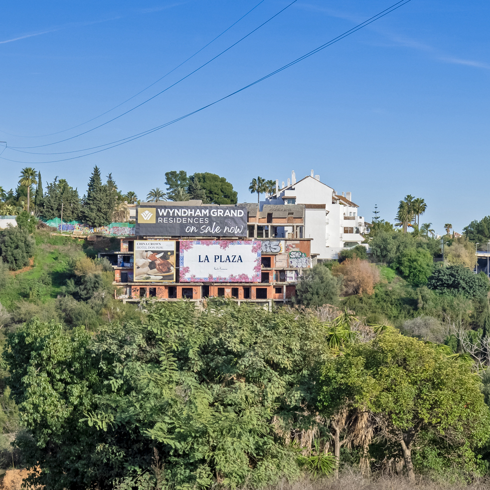 La Plaza: presencia de marca en el corazón de Puente Romano