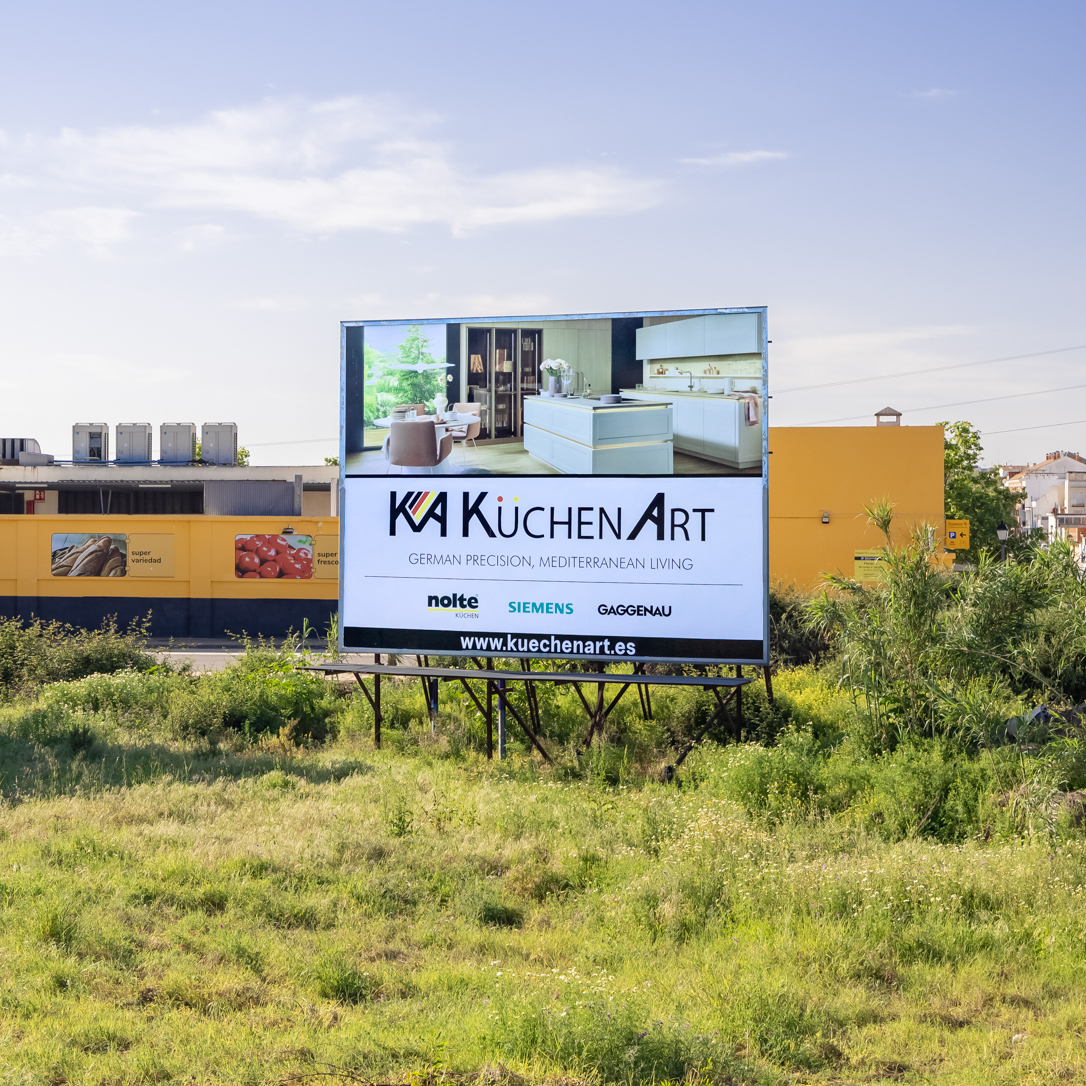 Kutchen Art refuerza su presencia de marca con una campaña de publicidad exterior en la Costa del Sol